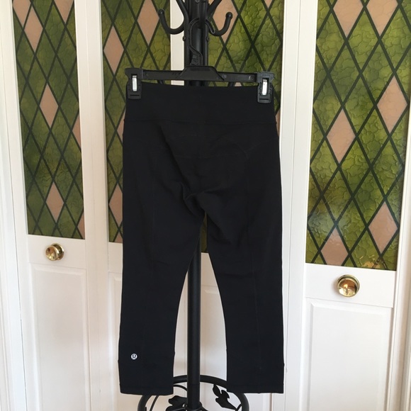Size 4 Lululemon Crops - Picture 4 of 4